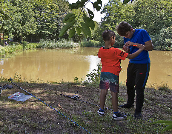 Genieten op onze camping met visvijver bij Familiepark De Vechtvallei!
